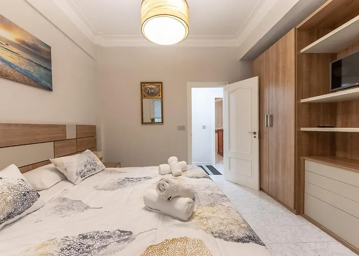 Apartamento En El Mismo Corazón Del Casco Viejo *